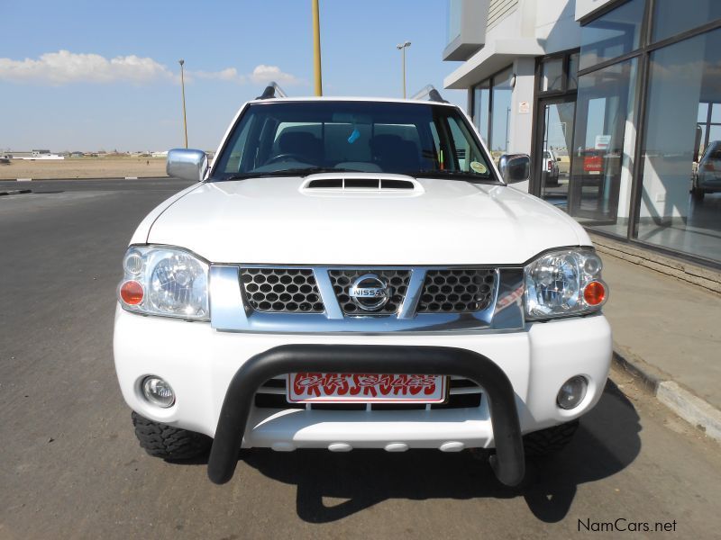 Nissan NP300 2.5 TDI D/C 4X4 in Namibia