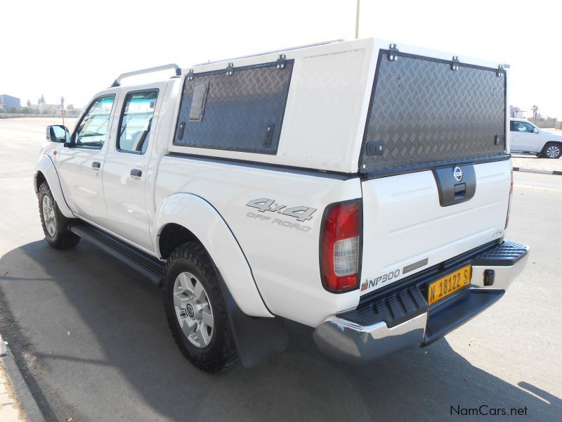 Nissan NP300 2.5 TDI D/C 4X4 in Namibia