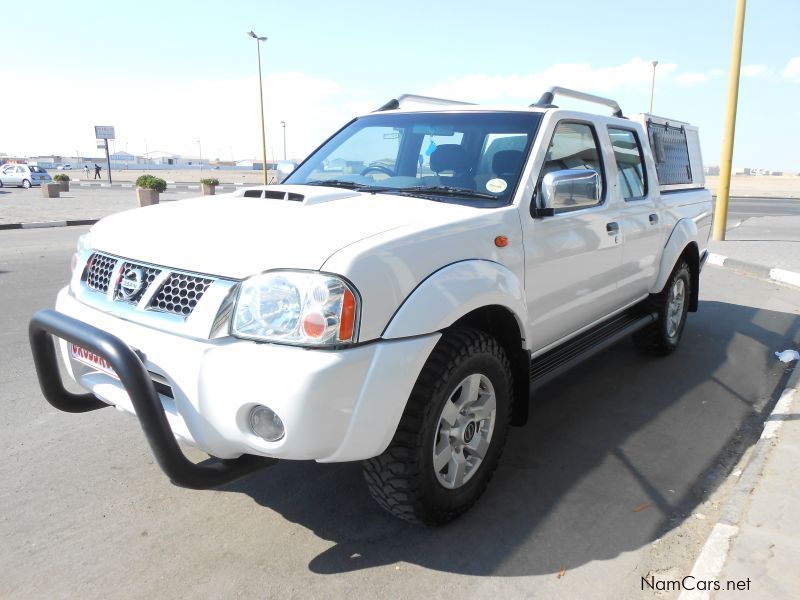 Nissan NP300 2.5 TDI D/C 4X4 in Namibia