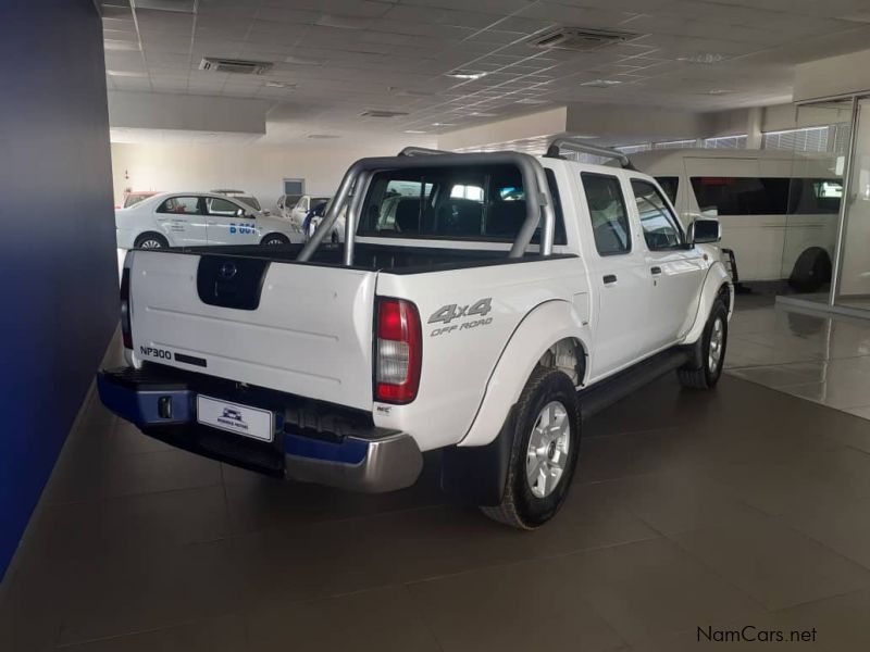 Nissan NP300 2.5 TDi D/C 4x4 in Namibia