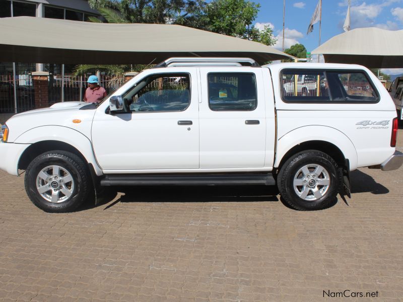 Nissan NP300 2.5CDI D/C 4X4 in Namibia