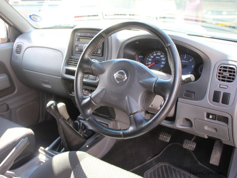 Nissan NP300 2.5CDI D/C 4X4 in Namibia