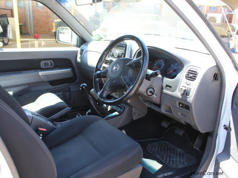 Nissan NP300 2.5CDI D/C 4X4 in Namibia