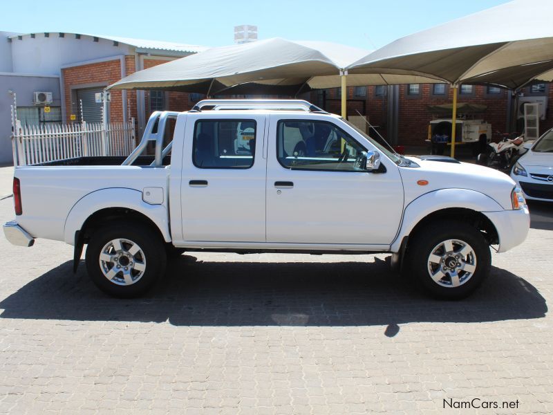 Nissan NP300 2.5CDI D/C 4X4 in Namibia