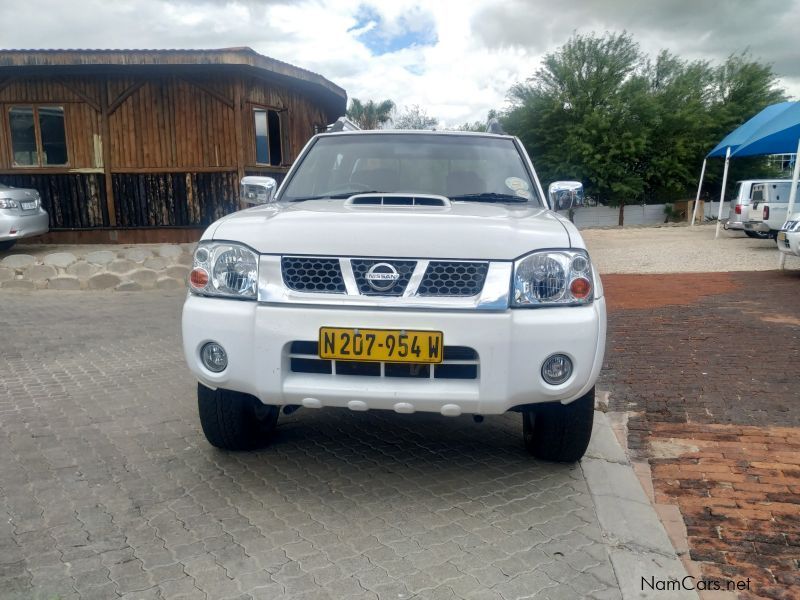 Nissan NP300 2.5D 4X4 DC in Namibia