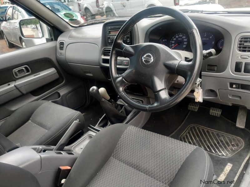 Nissan NP300 2.5D 4X4 DC in Namibia