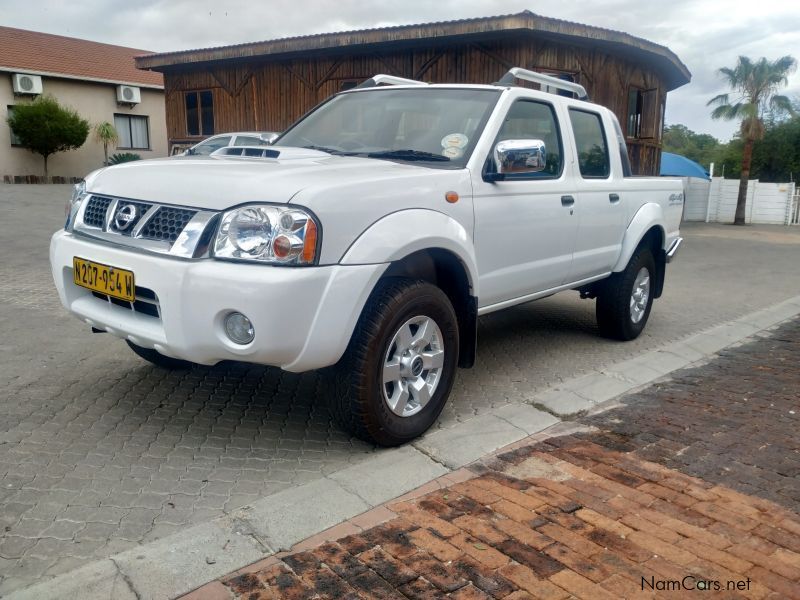 Nissan NP300 2.5D 4X4 DC in Namibia