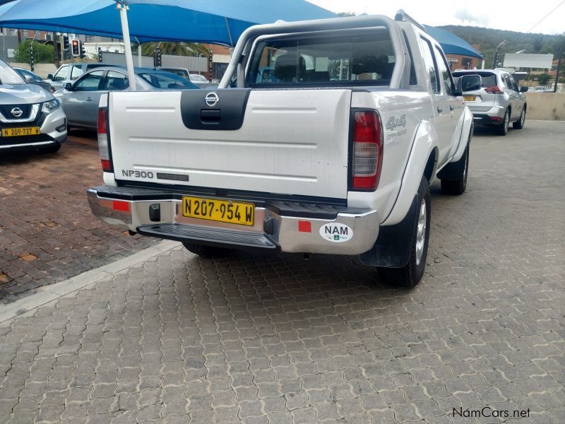 Nissan NP300 2.5D 4X4 DC in Namibia