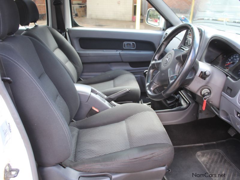 Nissan NP300 2.5TDI D/C 4X4 in Namibia