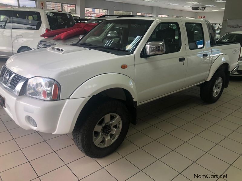 Nissan NP300 2.5Td D/c 4x4 in Namibia