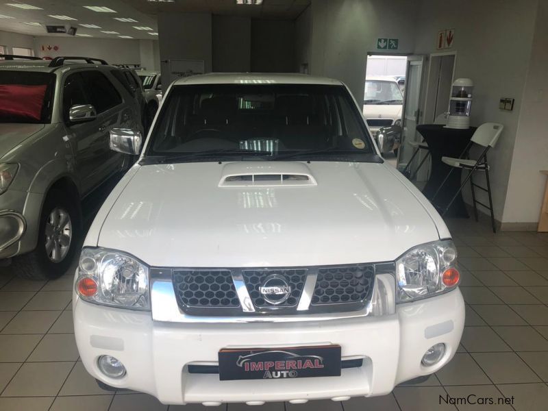 Nissan NP300 2.5Td D/c 4x4 in Namibia