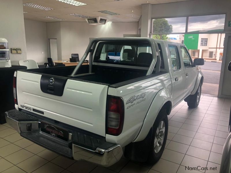 Nissan NP300 2.5Td D/c 4x4 in Namibia