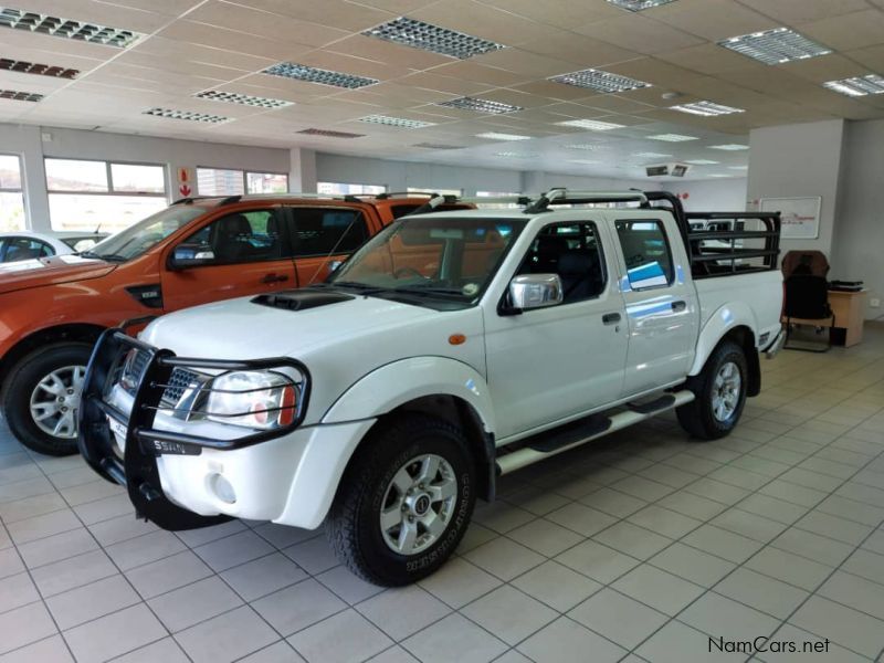 Nissan NP300 2.5Td D/c 4x4 in Namibia