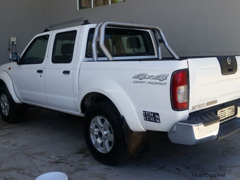 Nissan NP300 Hard Body DC 4x4 2.5 Diesel in Namibia