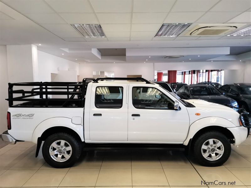 Nissan NP300 Hardbody 2.5Tdi 4x4 D/Cab in Namibia