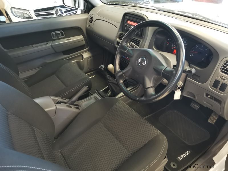 Nissan NP300 Hardbody 2.5Tdi 4x4 D/Cab in Namibia