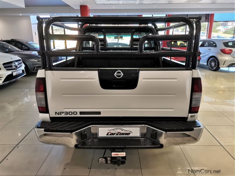 Nissan NP300 Hardbody 2.5Tdi 4x4 D/Cab in Namibia