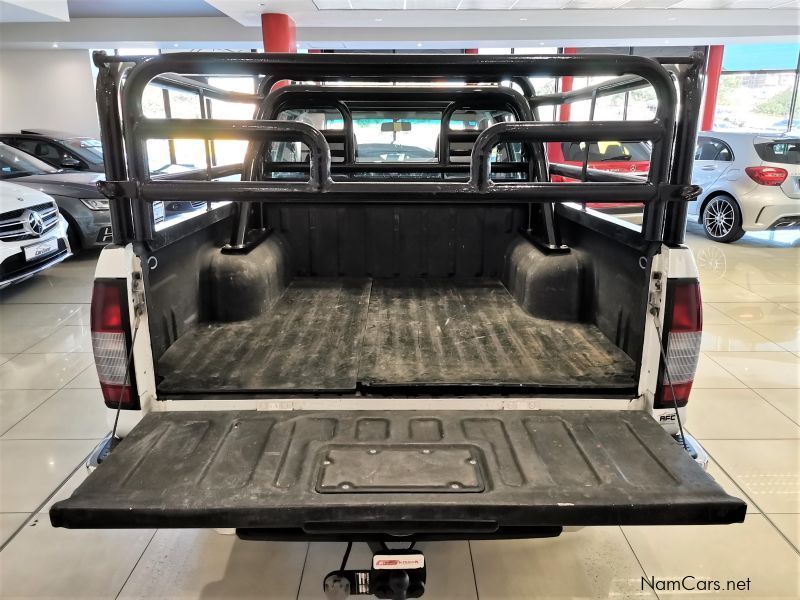 Nissan NP300 Hardbody 2.5Tdi 4x4 D/Cab in Namibia