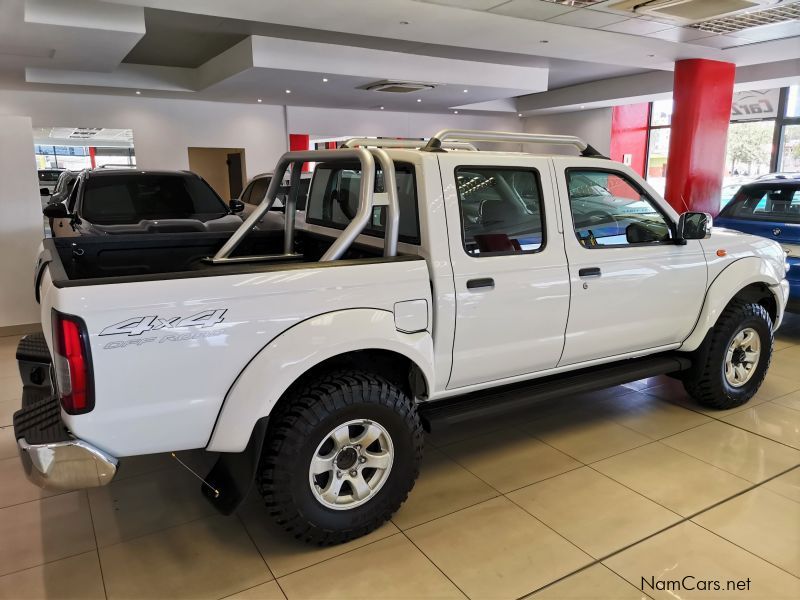 Nissan NP300 Hardbody 2.5Tdi 4x4 D/Cab in Namibia