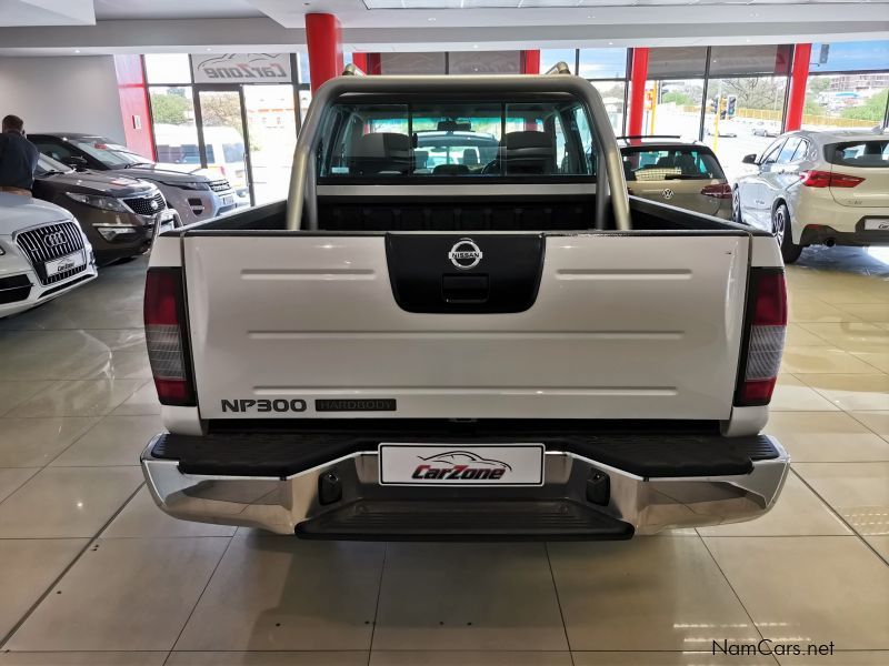 Nissan NP300 Hardbody 2.5Tdi 4x4 D/Cab in Namibia