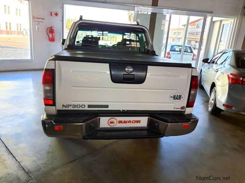 Nissan Np300 2.5 TDI 4x4 D/C in Namibia