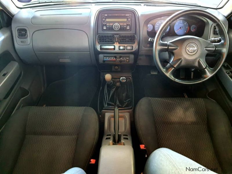 Nissan Np300 2.5 TDI 4x4 D/C in Namibia