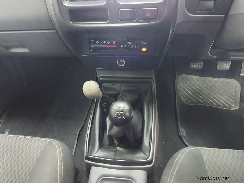 Nissan Np300 2.5 Tdi 4x4 P/u D/c in Namibia