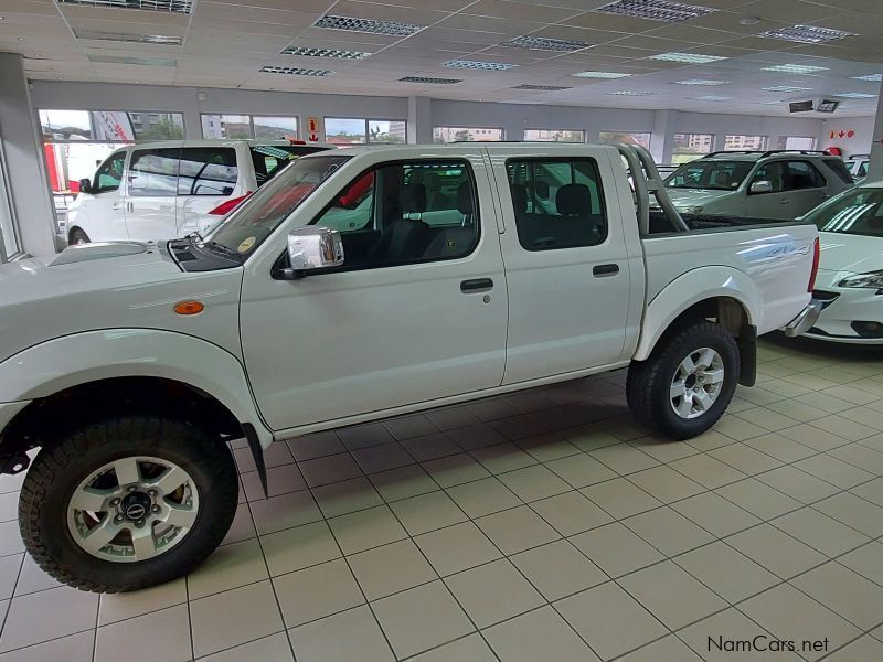 Nissan Np300 2.5 Tdi 4x4 P/u D/c in Namibia