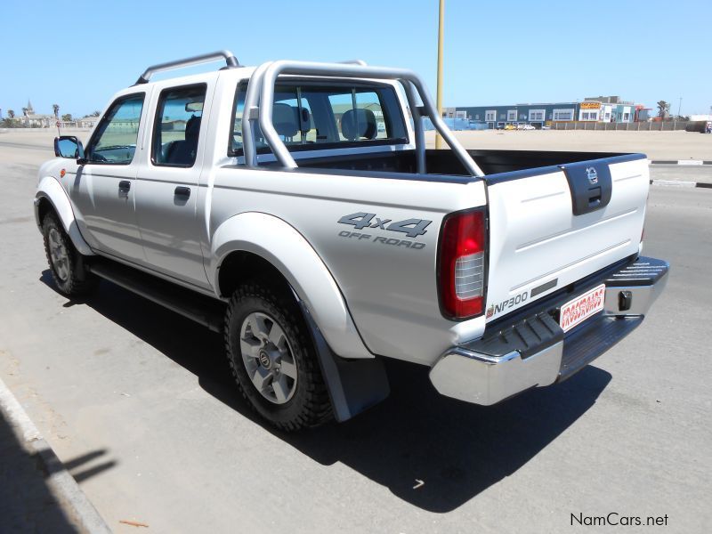 Nissan Np300 2.5 Tdi D/c 4x4 in Namibia