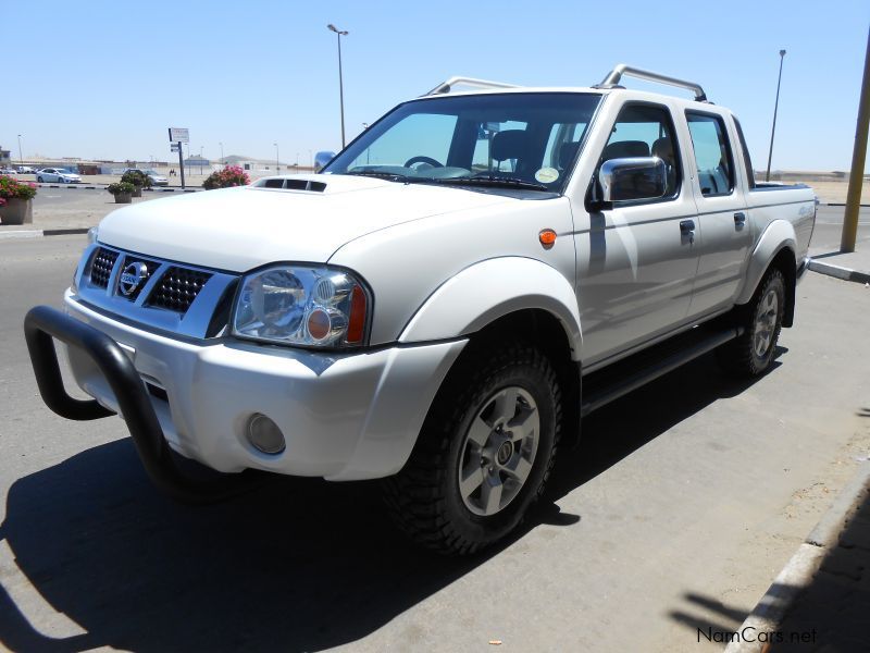 Nissan Np300 2.5 Tdi D/c 4x4 in Namibia