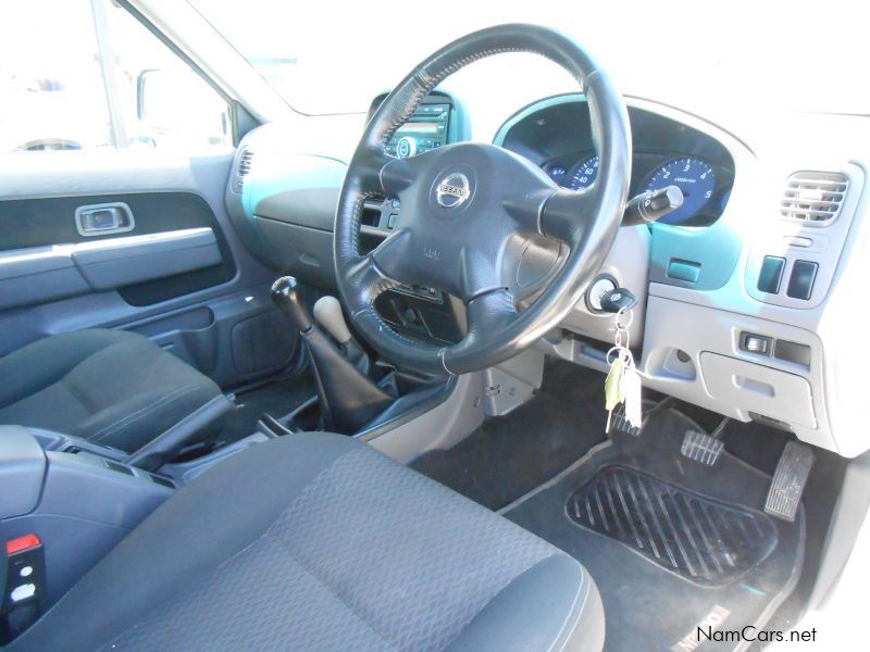 Nissan Np300 2.5 Tdi D/c 4x4 in Namibia