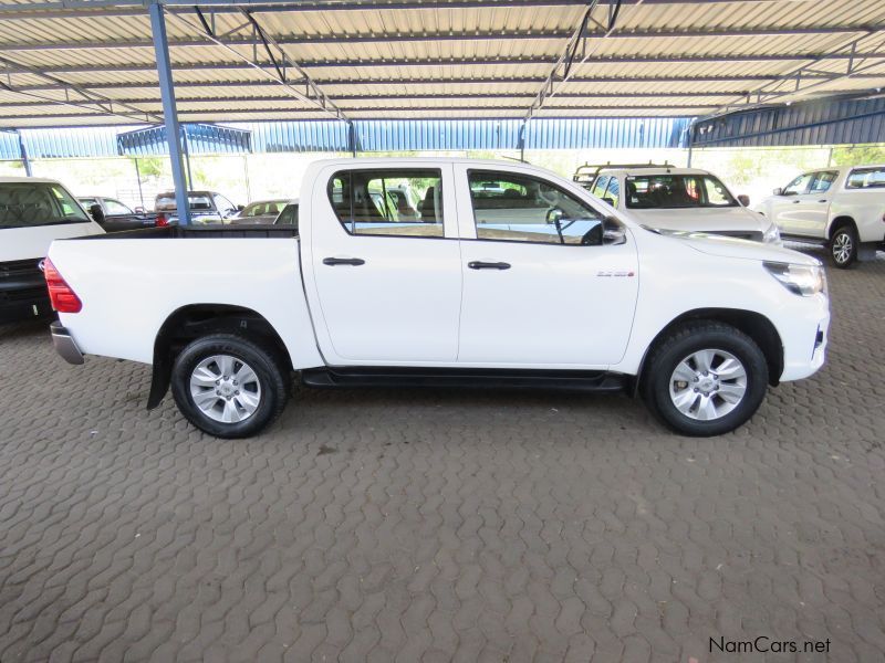 Toyota HILUX 2.4 SRX D/CAB 4X4 MAN in Namibia