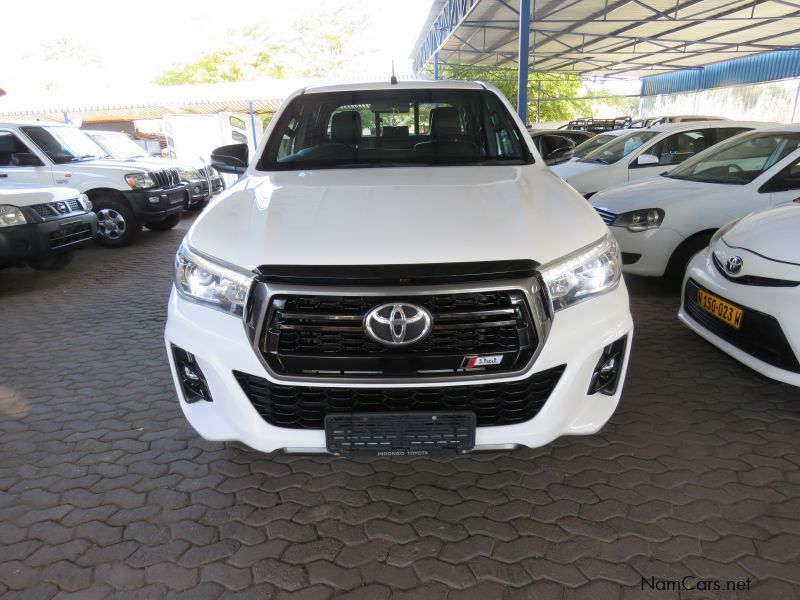 Toyota HILUX 4000 V6 DAKAR D/CAB 4X4 AUTO in Namibia