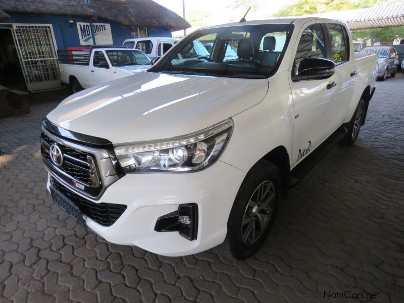 Toyota HILUX 4000 V6 DAKAR D/CAB 4X4 AUTO in Namibia