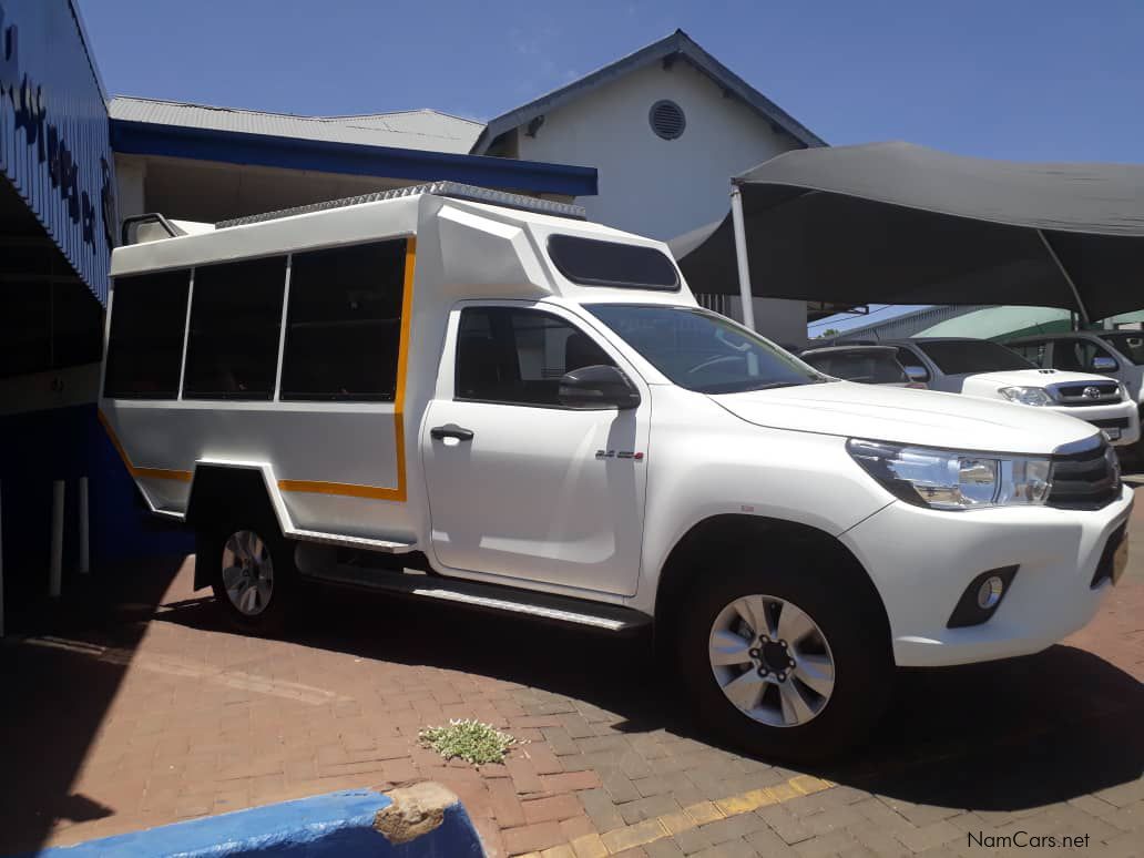 Toyota Hilux 2.4 GD-6 Auto Safari 10 seater in Namibia