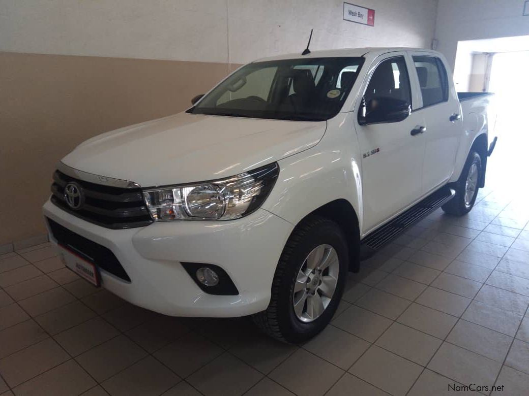 Toyota Hilux Double Cab Hilux DC 2.4GD6 4x4 SRX MT (Y14) in Namibia