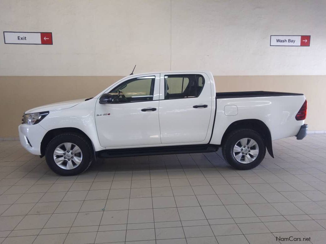 Toyota Hilux Double Cab Hilux DC 2.4GD6 4x4 SRX MT (Y14) in Namibia