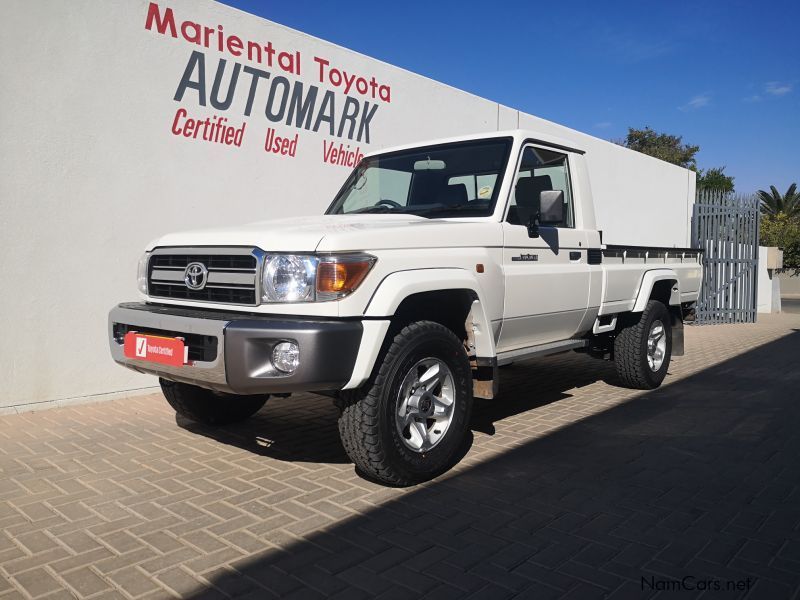 Toyota LAND CRUISER V6 SC in Namibia