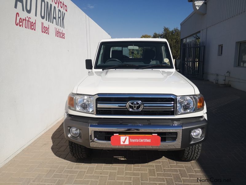 Toyota LAND CRUISER V6 SC in Namibia