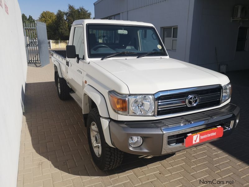 Toyota LAND CRUISER V6 SC in Namibia