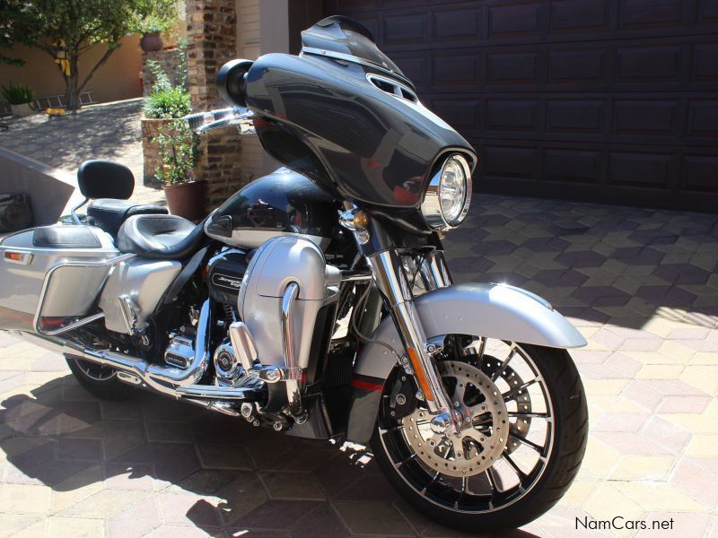 Harley-Davidson Street Glide CVO 117 in Namibia