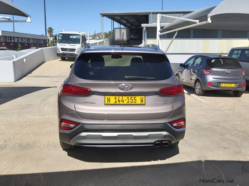 Hyundai Santa Fe Elite AWD 7Seater in Namibia