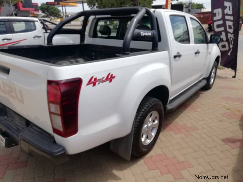 Isuzu DMAX 250 CREWCAB 4X4 in Namibia