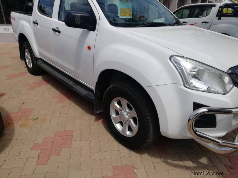 Isuzu DMAX 250 CREWCAB 4X4 in Namibia