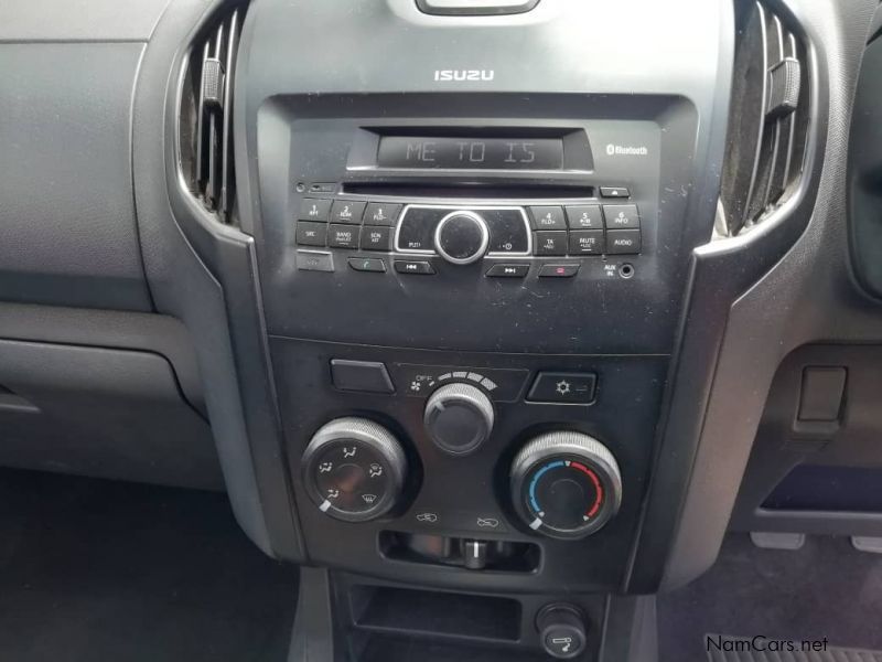 Isuzu DMAX 250 CREWCAB 4X4 in Namibia