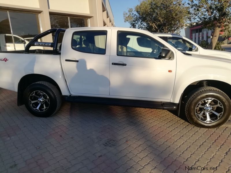 Isuzu DMAX 250 CREWCAB 4X4 in Namibia