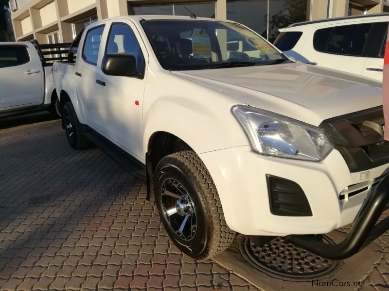 Isuzu DMAX 250 CREWCAB 4X4 in Namibia