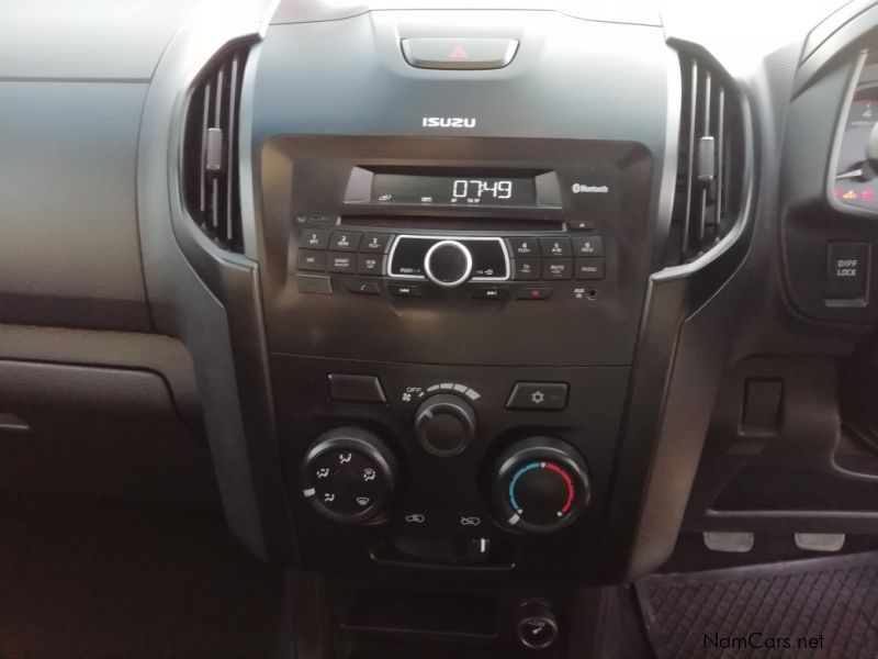 Isuzu DMAX 250 CREWCAB 4X4 in Namibia