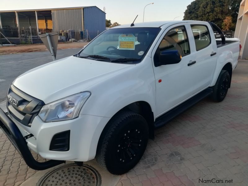 Isuzu DMAX 250 CREWCAB 4X4 in Namibia