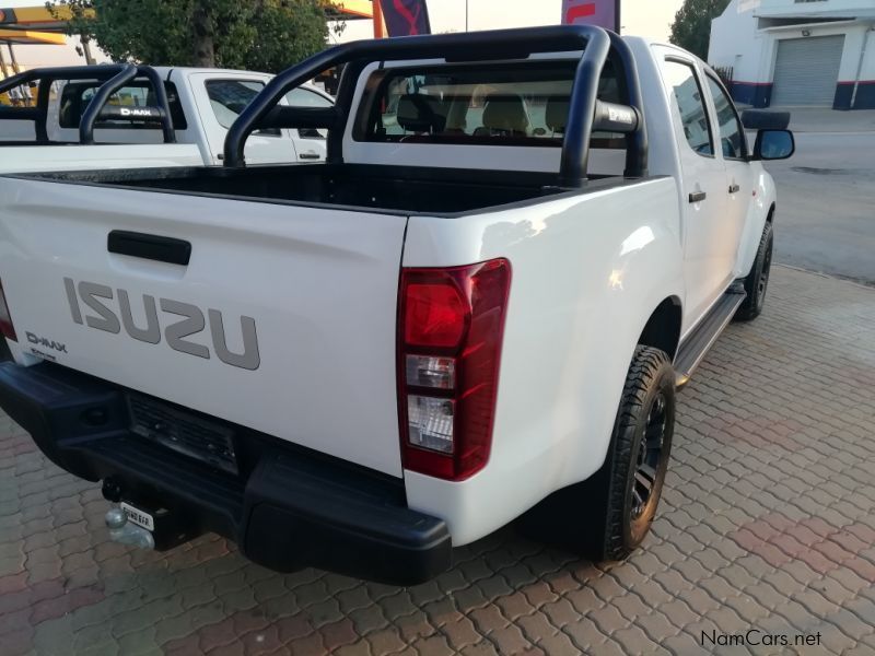 Isuzu DMAX 250 CREWCAB 4X4 in Namibia